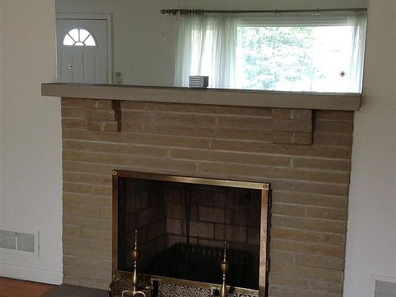 3rd image of 4444 Rosemary Ave