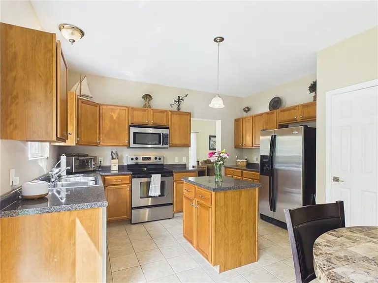 23 Beechwood Hollow St — Photo 13