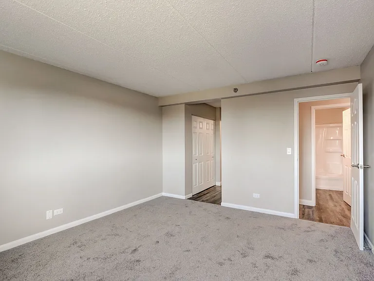 Bartlett Court Apartments — Photo 39
