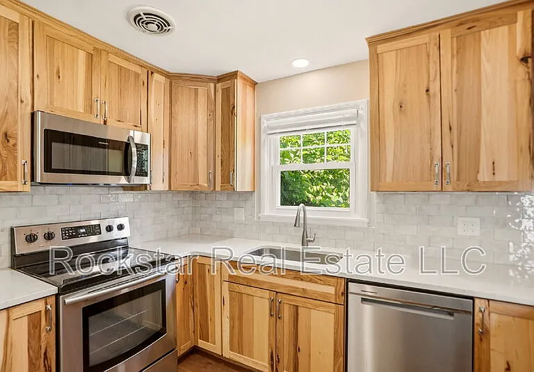 3027 W Cleveland Ave — Photo 9