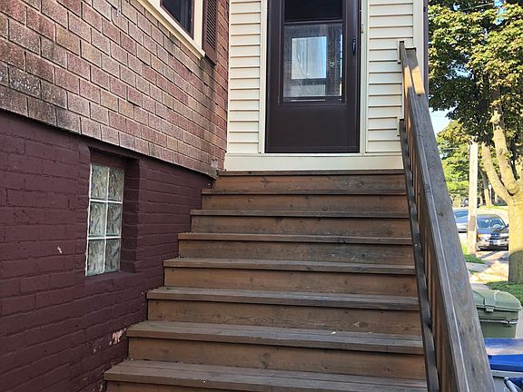 2nd image of 1241 E Meinecke Ave