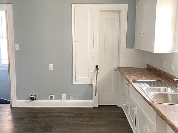 2nd image of 2333 Angelina St