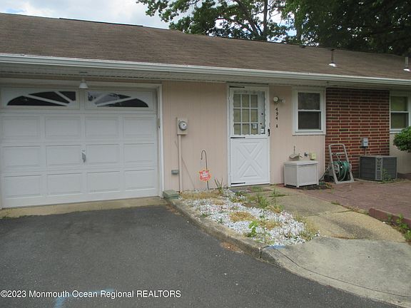 5th image of 494A Thornbury Court
