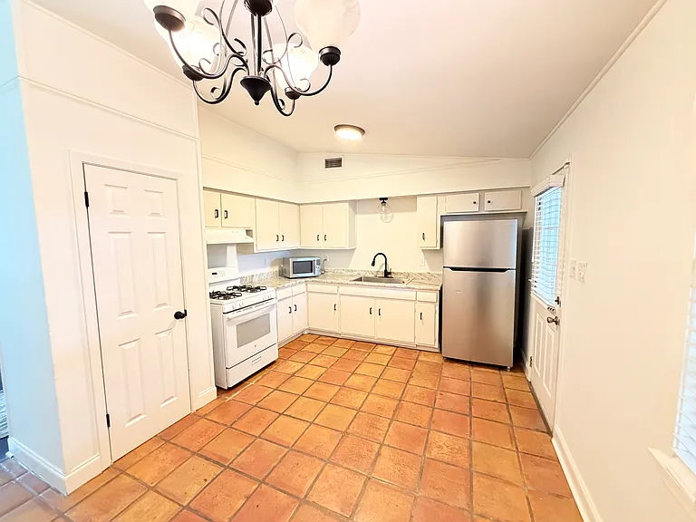 214 Harrell Dr — Photo 3