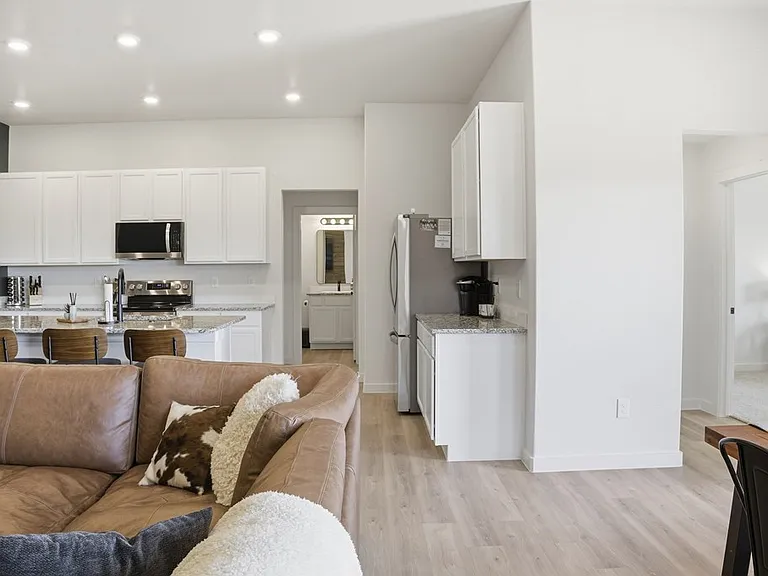 6237 Poppy Dr — Photo 7