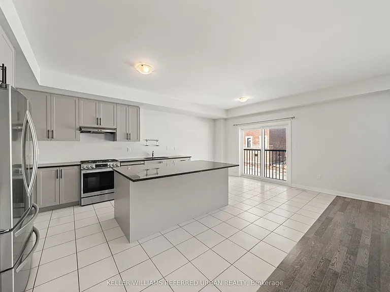 1466 Stovell Cres #MAIN UPPER — Photo 9