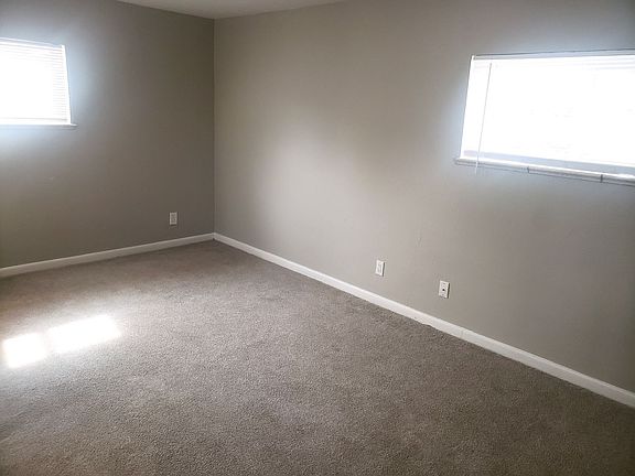 2nd image of 1495 Balsam St #0B-1Ba-450Sqft