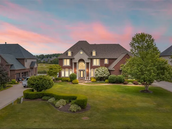 2401 Spyglass Dr, Oakland, MI 48363