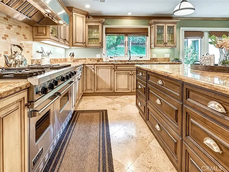 4751 Topeka Dr — Photo 18