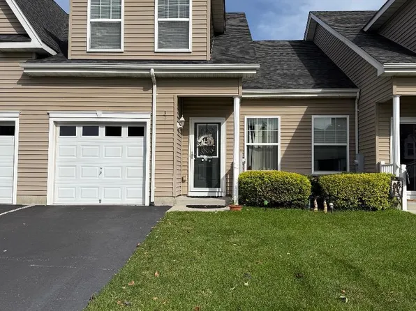 38 Augusta Drive, Medford, NY 11763