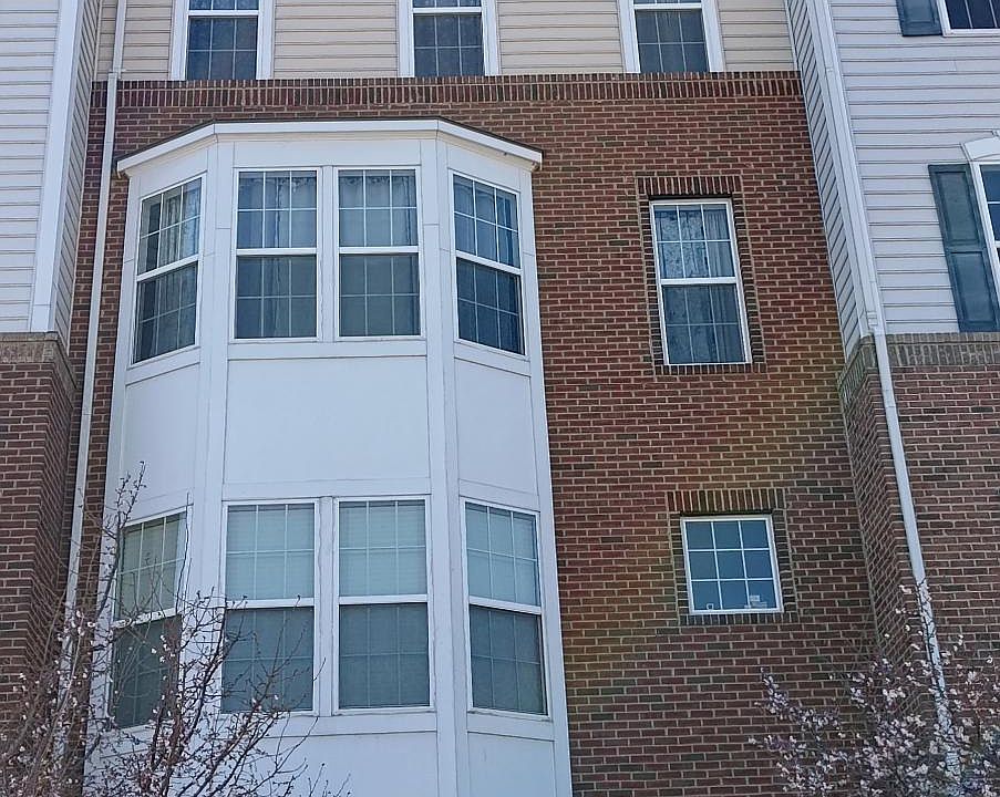 1st image of 43887 Centergate Dr