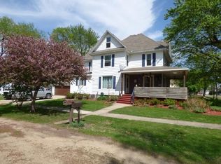 111 S 4th Ave, Forreston, IL 61030