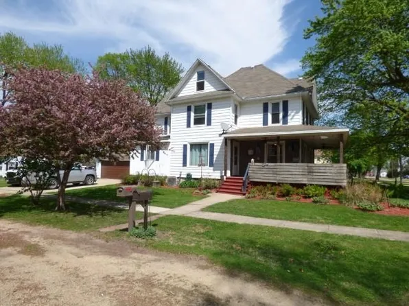 111 S 4th Ave, Forreston, IL 61030