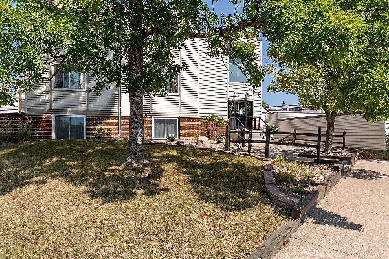 10720 Rockford Rd — Photo 1