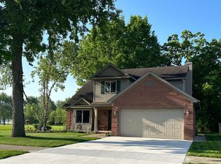 16697 Carter Rd, Woodhaven, MI 48183