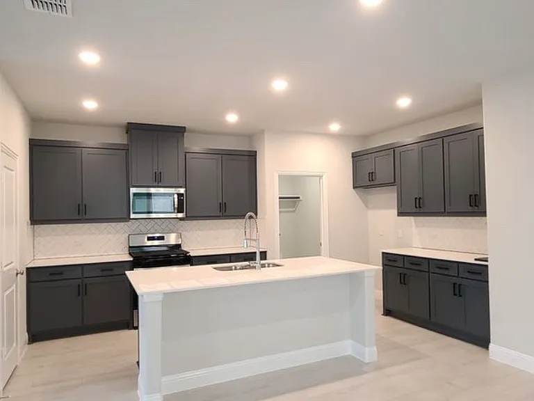 824 Santa Lucia Dr — Photo 2