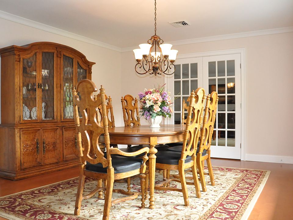 1st image of 10 Heather Ln