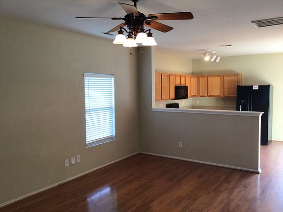 3rd image of 902 Willow Wind Dr