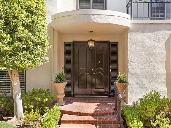 5th image of 535 S Orange Grove Blvd Unit 7