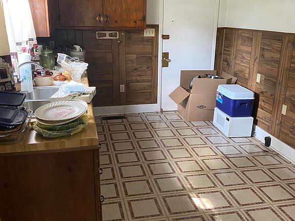 3rd image of 2325 Wilson Ave