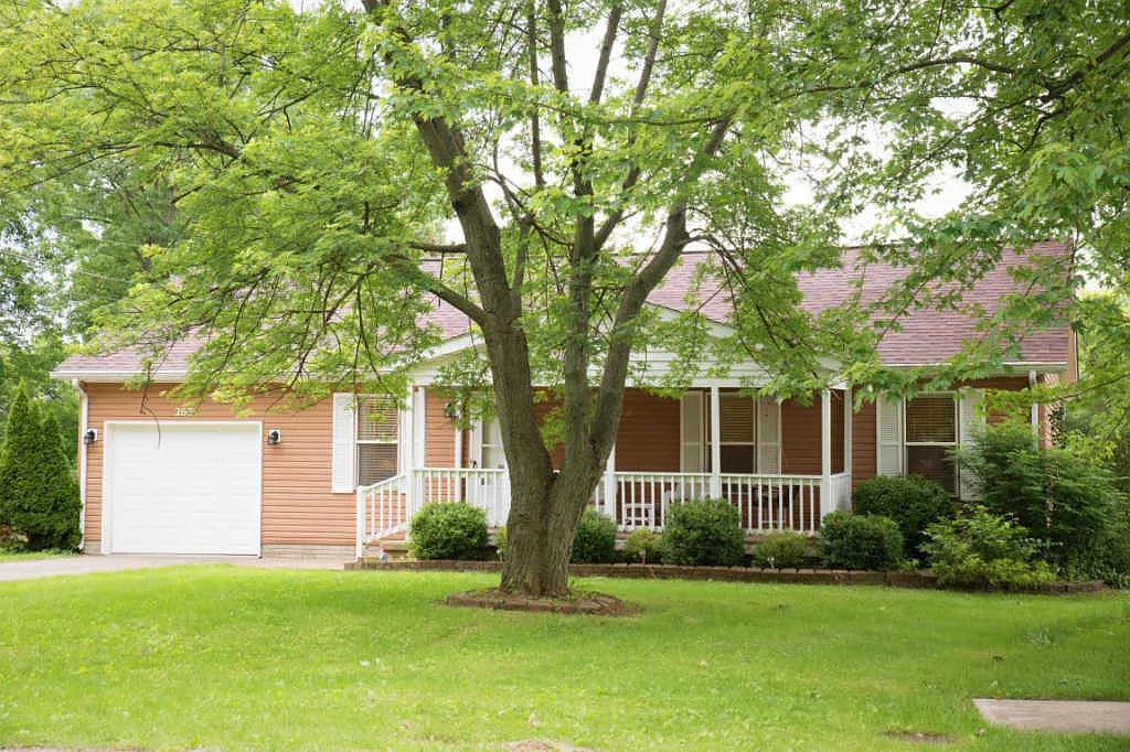 262 Eastwood Ave photo 1