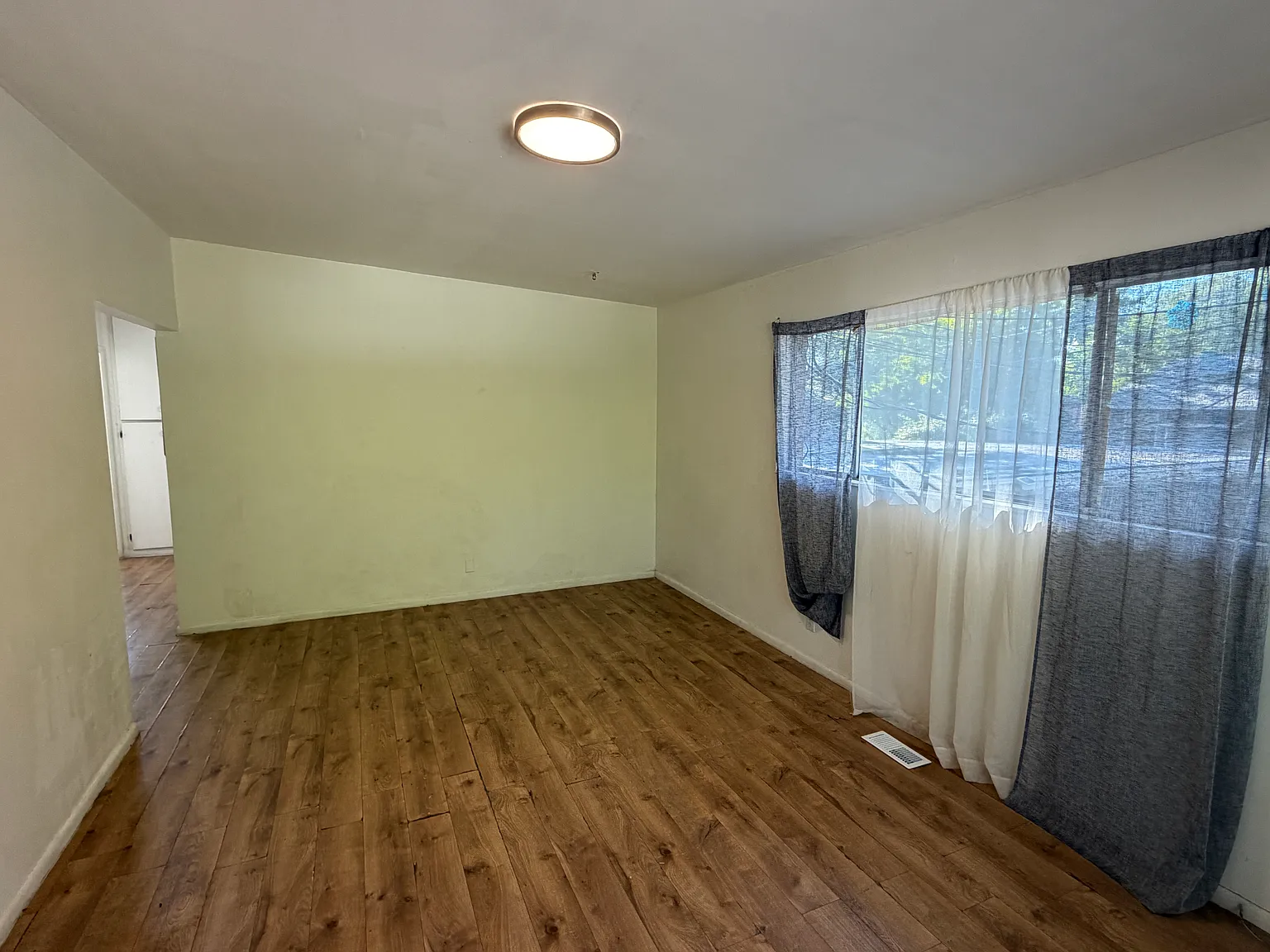 2 bed, 918 sqft, $1,200 — Photo 4
