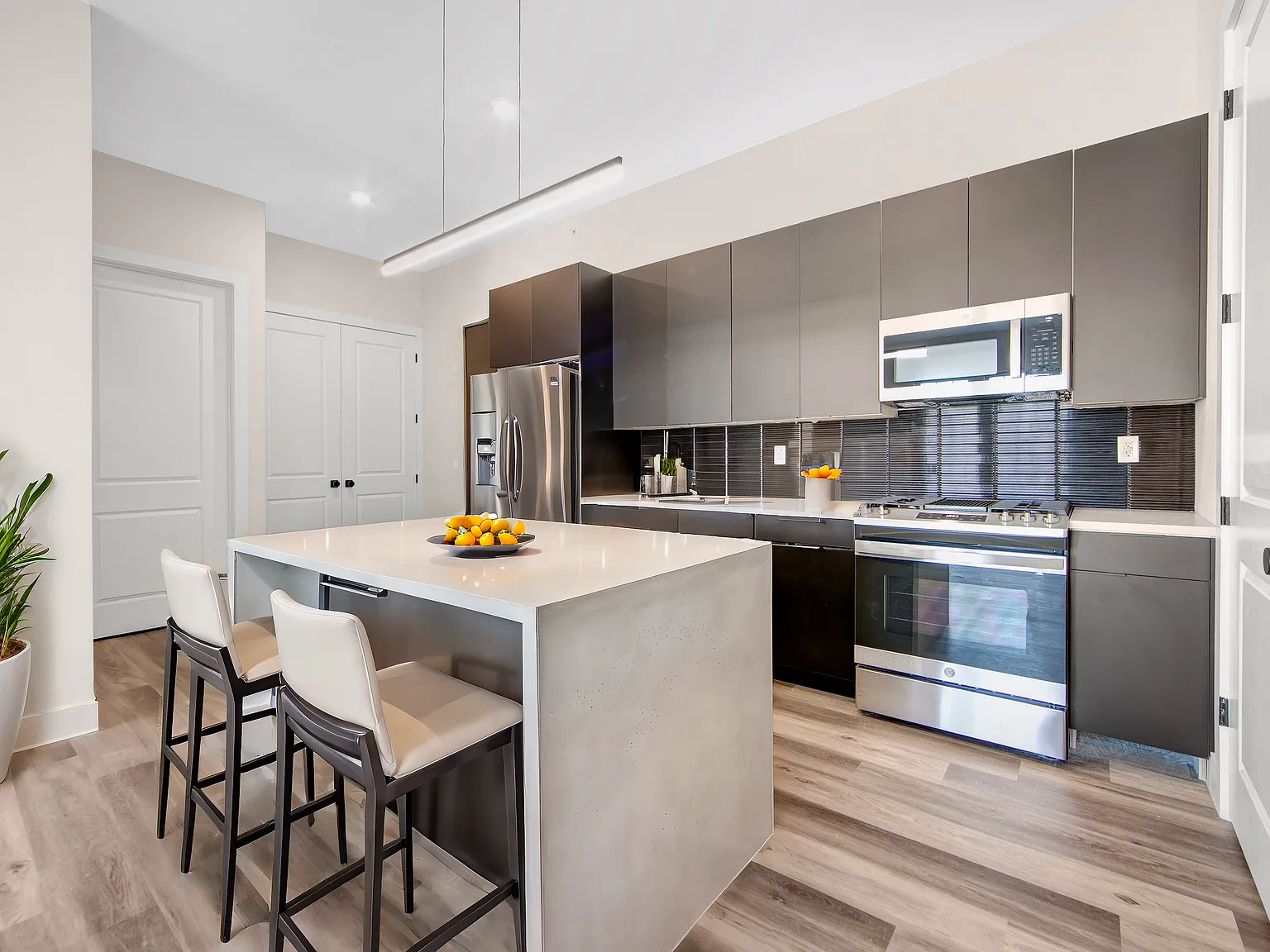 2 bed, 1100 sqft, $3,475 — Photo 2