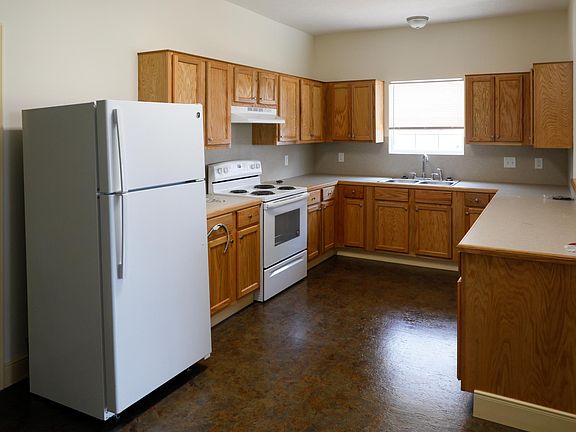4th image of 838 Derry Dr