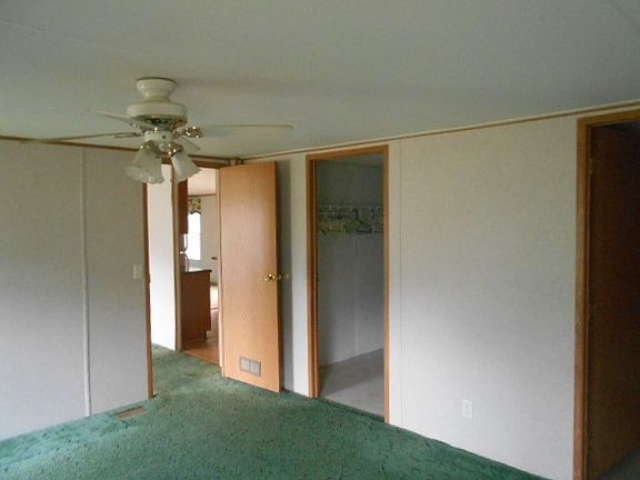 3rd image of 500 Iris Ln
