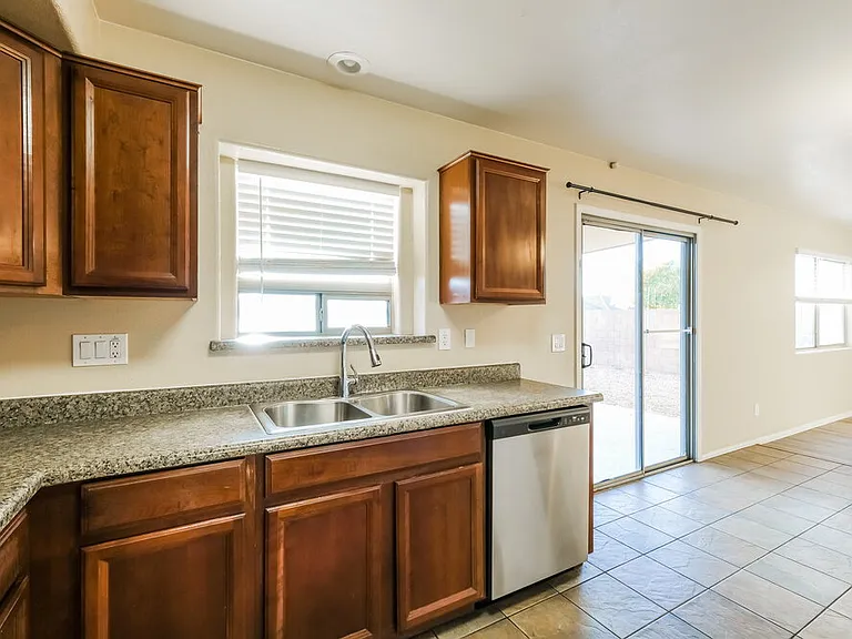 7816 S 48th Dr — Photo 9