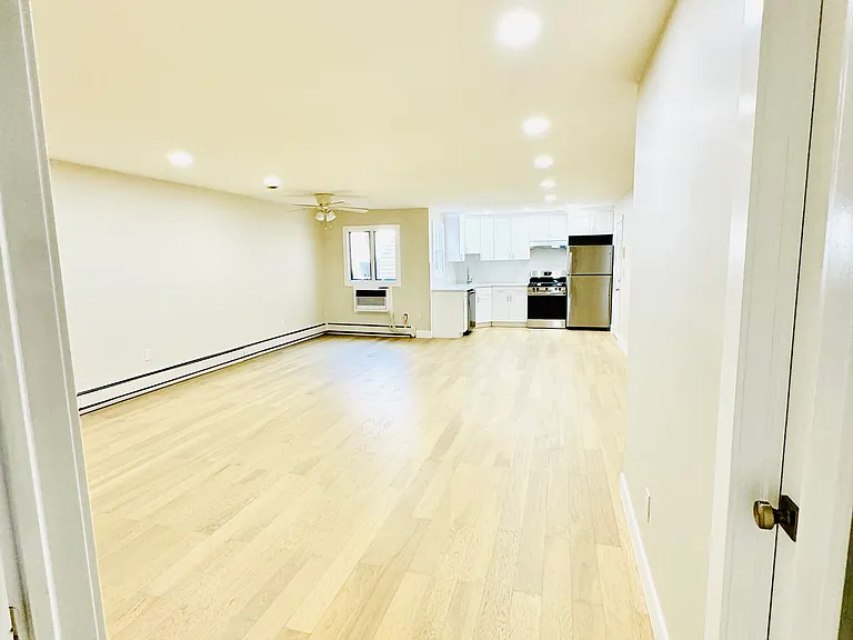 1009 Broadway #2 — Photo 3