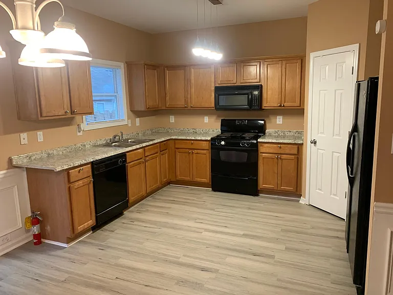 2179 Executive Dr — Photo 7