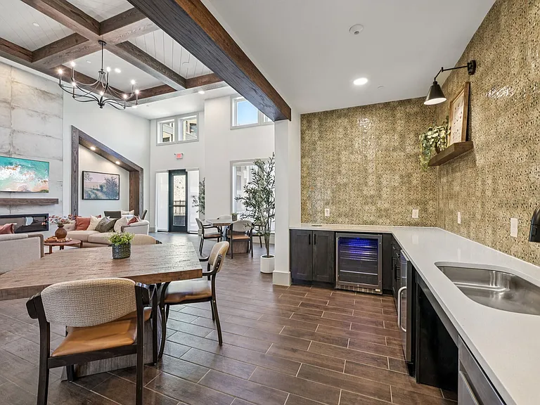 Huntington Place Seniors Garland — Photo 18