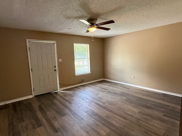 11539 Wendell Ln — Photo 2