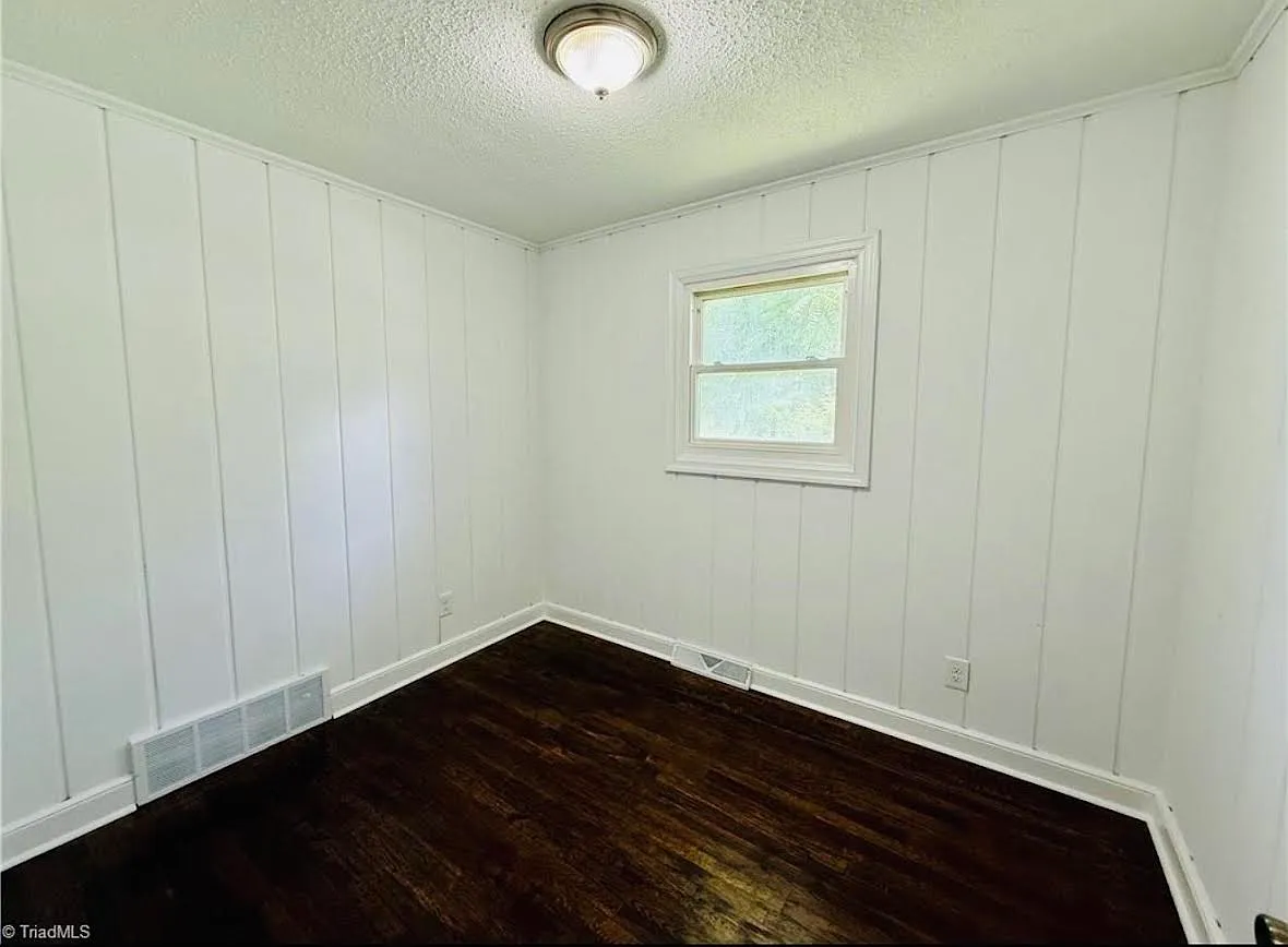 3 bed, 2.5 bath, 976 sqft, $1,699 — Photo 4