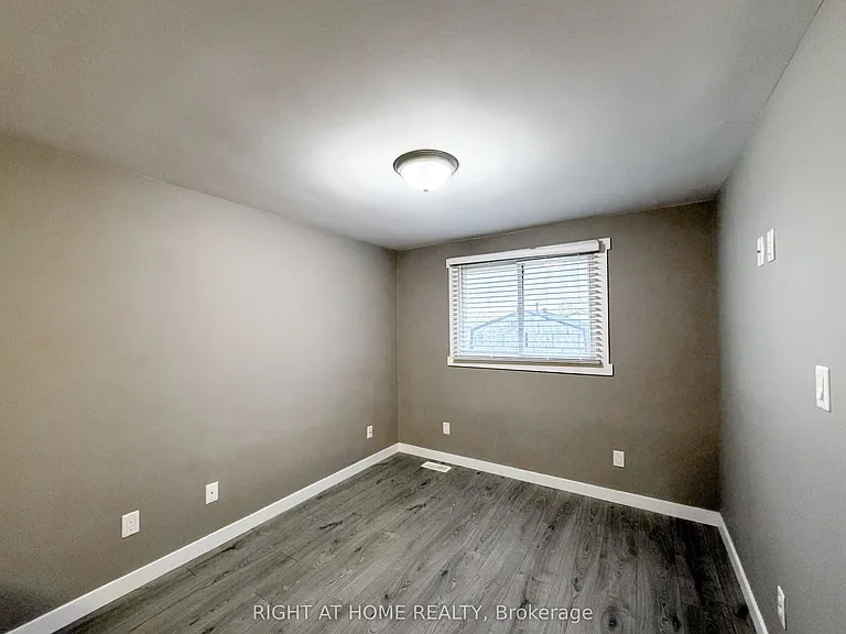 225 Kinmount Cres #UPPER — Photo 13
