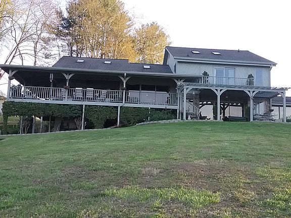 2nd image of 2734 Lakeview Dr