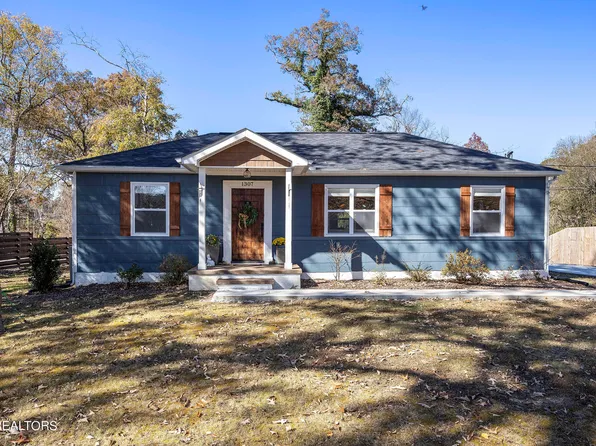 1307 Woodcrest Dr, Knoxville, TN 37918