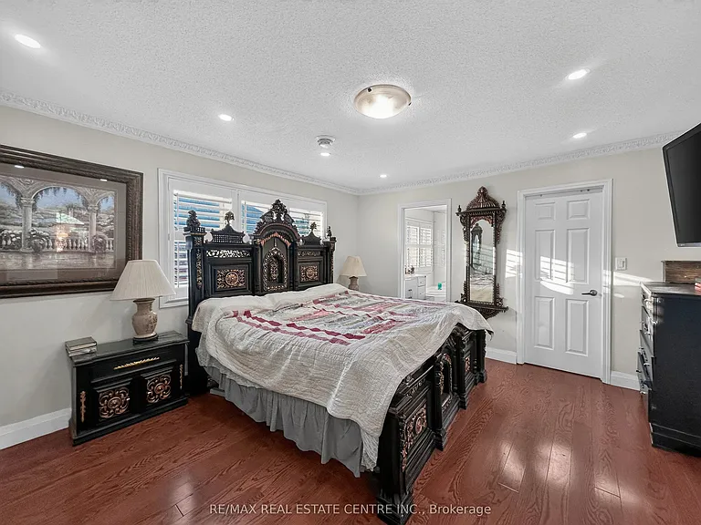 266 Fennamore Ter — Photo 14