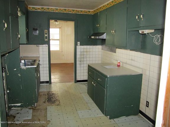 3rd image of 605 E Circle Ave