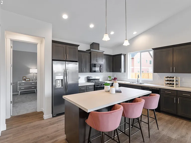 121 W 17th St — Photo 11