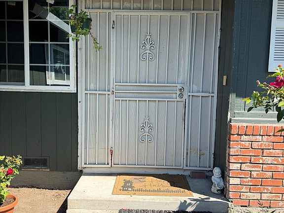 2nd image of 249 E Los Felis Ave