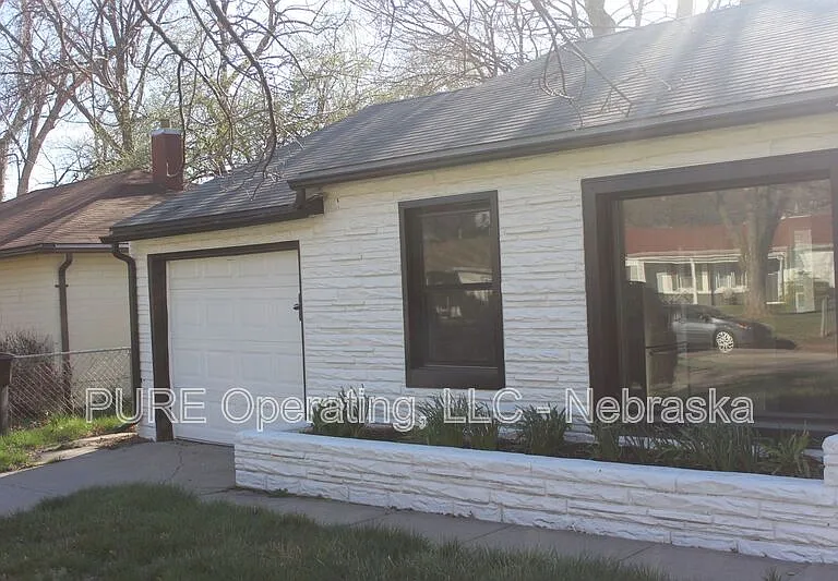670 S 69th St — Photo 3