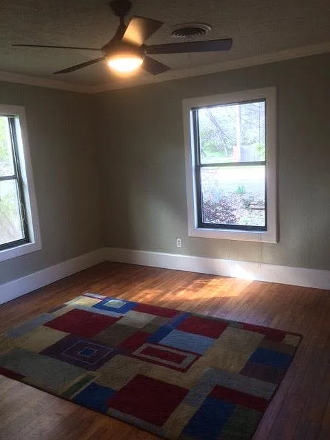 3 bed, 1100 sqft, $1,200 — Photo 3