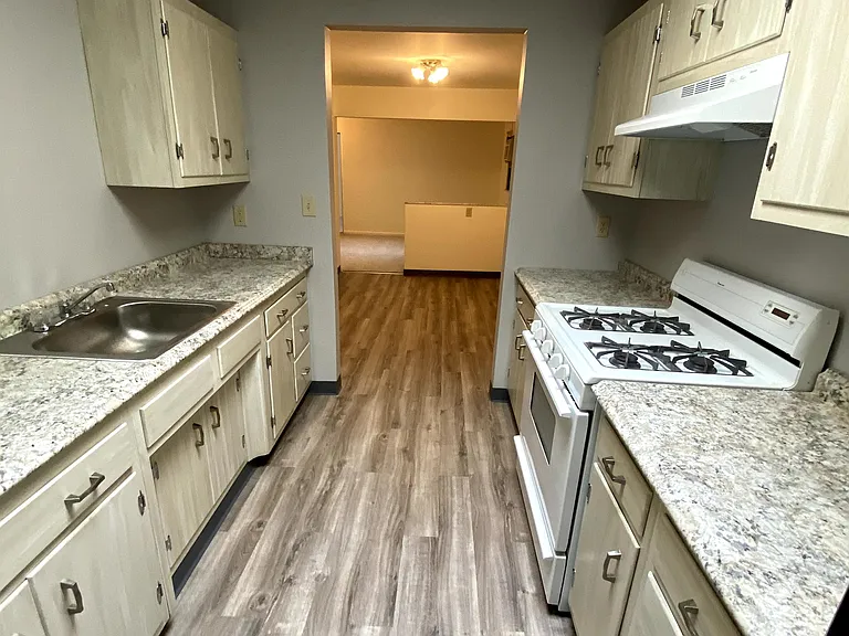 100 3rd Ave — Photo 22