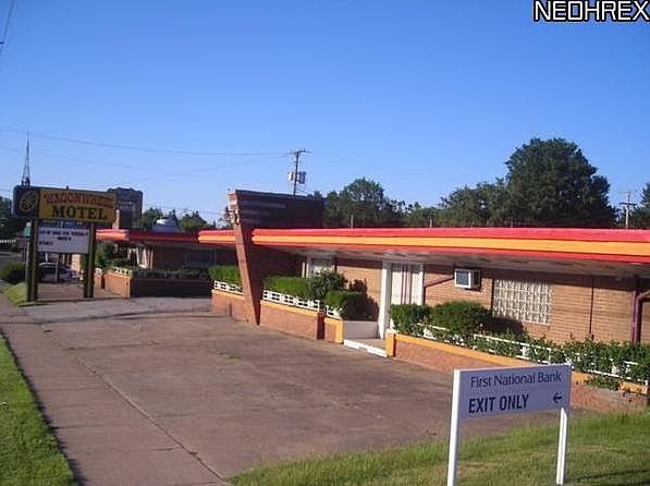 2nd image of 7015 Market St