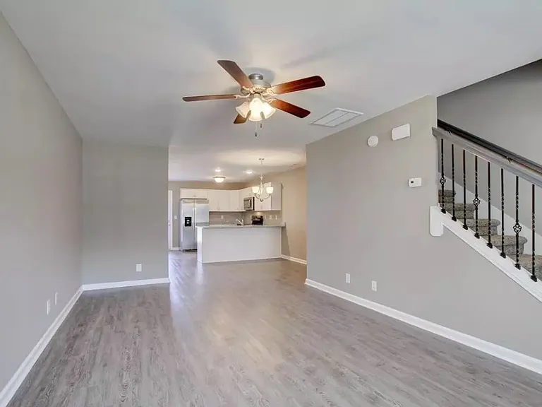 212 Alexander Blvd — Photo 1