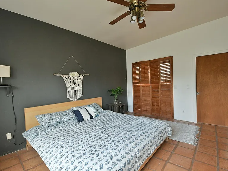 2842 E Blacklidge Dr — Photo 9