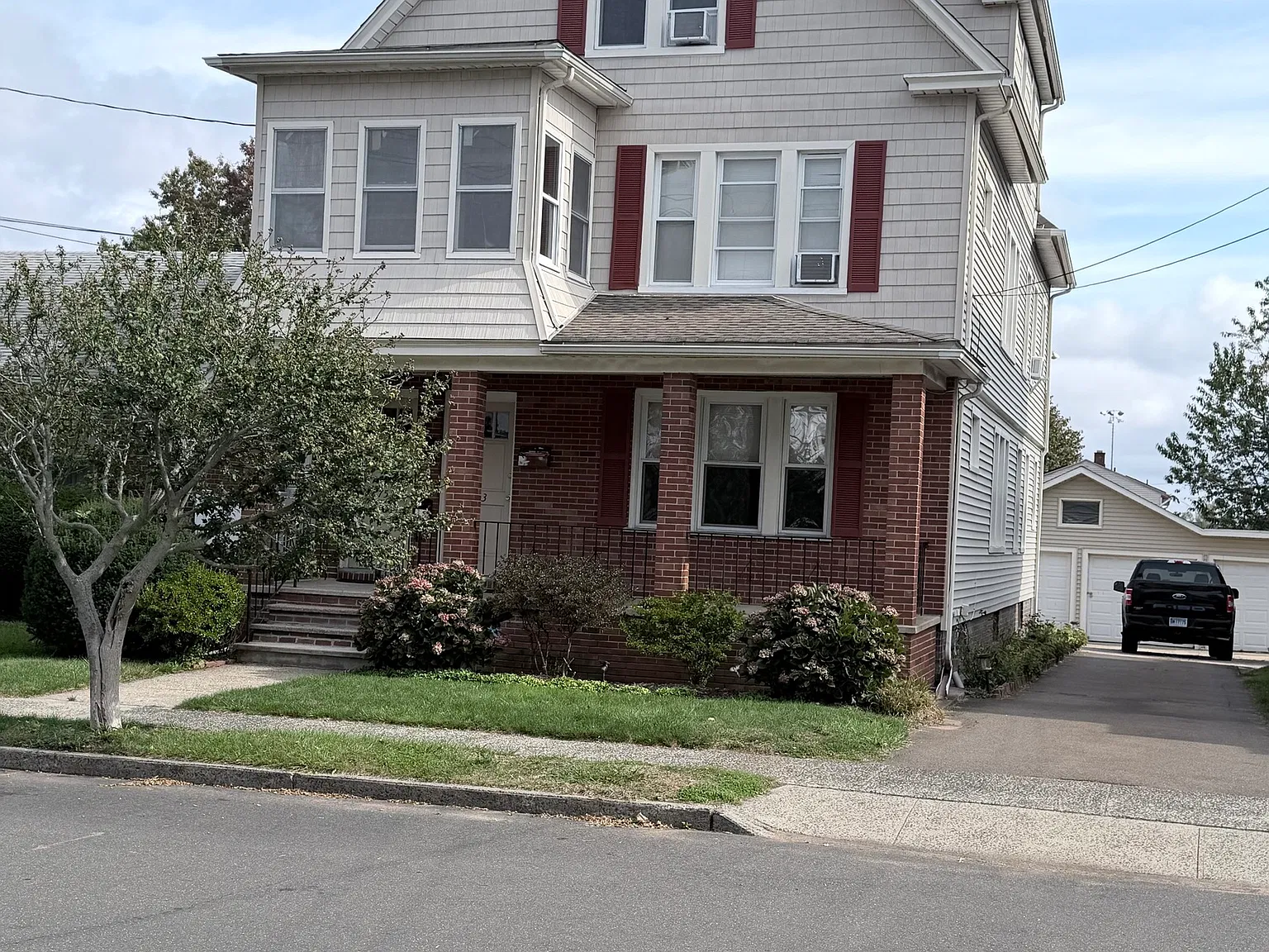 2 bed, 1.0 bath, 1100 sqft, $2,100 — Photo 1