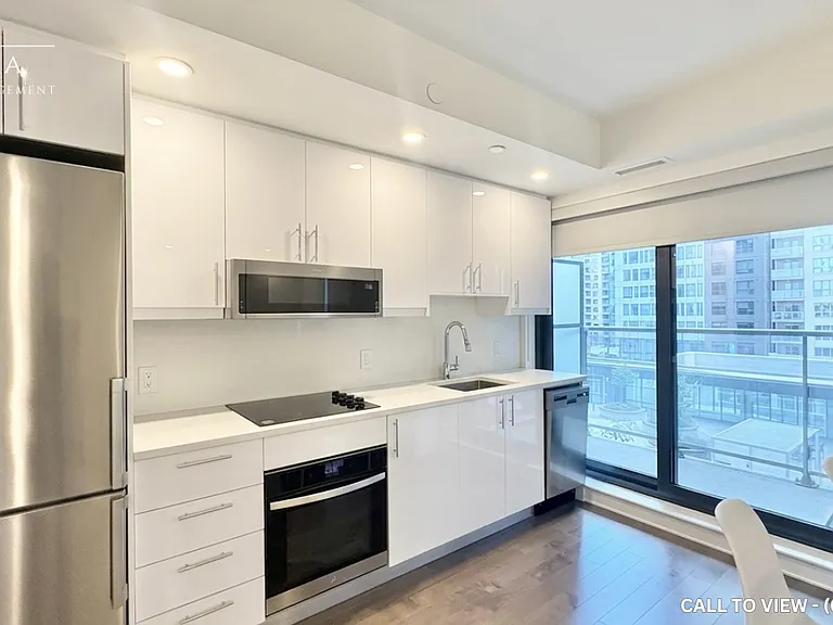 180 George St #411 — Photo 2